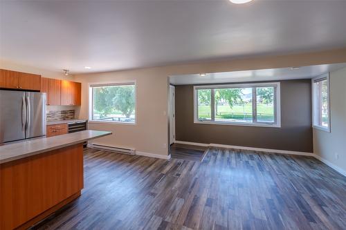 876 School Avenue, Oliver, BC - Indoor Photo Showing Kitchen