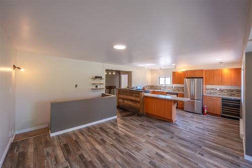 876 School Avenue, Oliver, BC - Indoor Photo Showing Kitchen