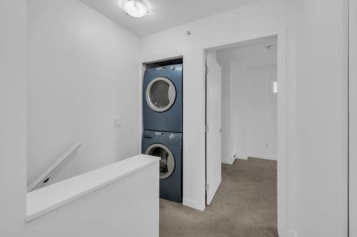 15-1811 Ambrosi Road, Kelowna, BC - Indoor Photo Showing Laundry Room