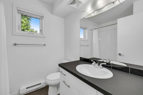 15-1811 Ambrosi Road, Kelowna, BC - Indoor Photo Showing Bathroom