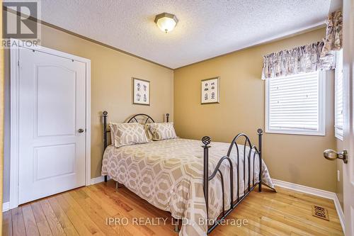 64 Zippora Drive, Richmond Hill (Devonsleigh), ON - Indoor Photo Showing Bedroom