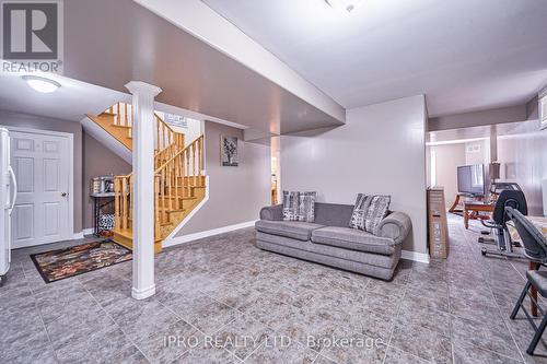 64 Zippora Drive, Richmond Hill (Devonsleigh), ON - Indoor