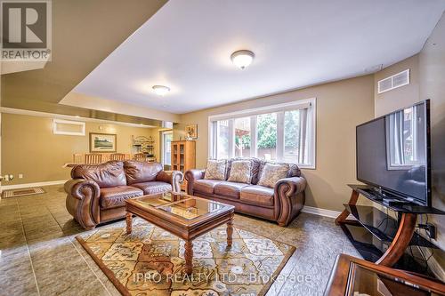 64 Zippora Drive, Richmond Hill (Devonsleigh), ON - Indoor Photo Showing Living Room