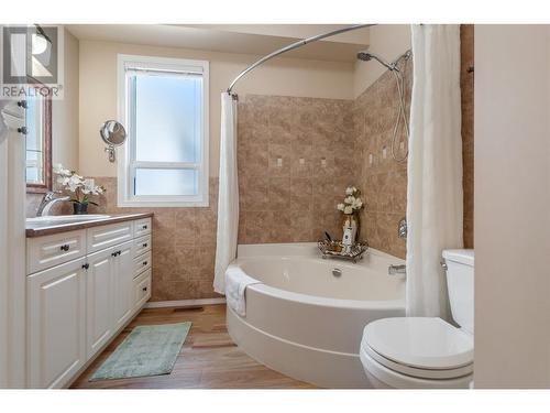 4354 Hwy 3 Highway Unit# 12 Lot# 2, Keremeos, BC - Indoor Photo Showing Bathroom