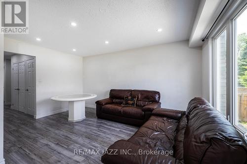 860 Cartref Avenue, Oshawa (Northglen), ON - Indoor