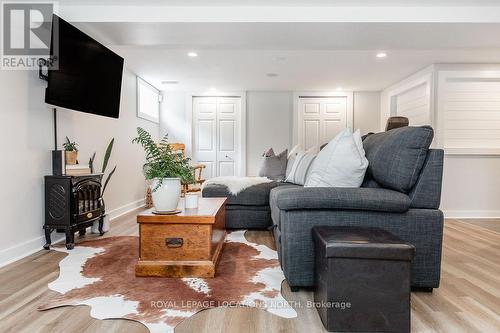 221 Jane Street, Clearview (Stayner), ON - Indoor Photo Showing Living Room