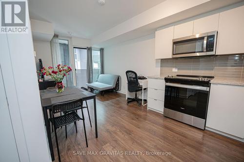 608 - 30 Tretti Way, Toronto C06, ON - Indoor Photo Showing Kitchen