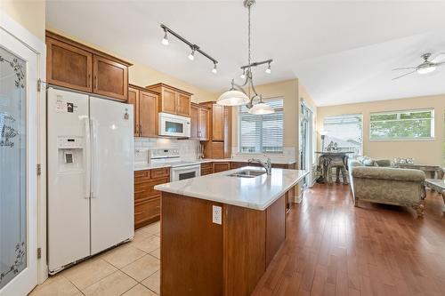 239-4035 Gellatly Road, West Kelowna, BC - Indoor Photo Showing Kitchen With Double Sink