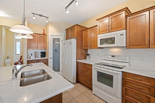 239-4035 Gellatly Road, West Kelowna, BC - Indoor Photo Showing Kitchen With Double Sink