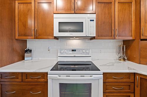 239-4035 Gellatly Road, West Kelowna, BC - Indoor Photo Showing Kitchen