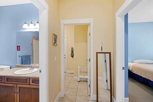 239-4035 Gellatly Road, West Kelowna, BC - Indoor Photo Showing Bathroom