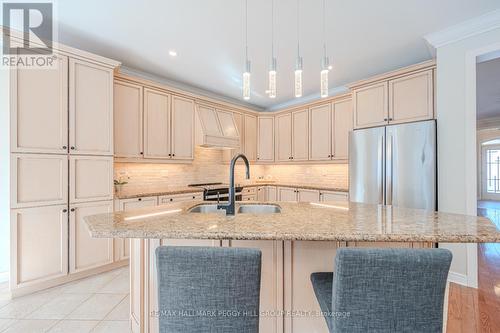 34 Camelot Square, Barrie (Innis-Shore), ON - Indoor Photo Showing Kitchen With Double Sink With Upgraded Kitchen