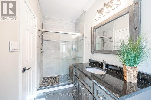 34 Camelot Square, Barrie (Innis-Shore), ON - Indoor Photo Showing Bathroom