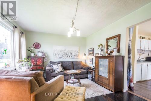 29 Ramsay Avenue, Quinte West, ON - Indoor Photo Showing Living Room