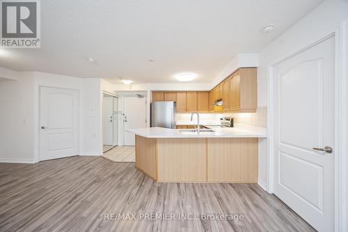 213 - 890 Sheppard Avenue, Toronto, ON - Indoor Photo Showing Kitchen