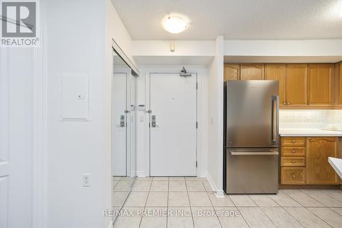 213 - 890 Sheppard Avenue, Toronto, ON - Indoor Photo Showing Kitchen