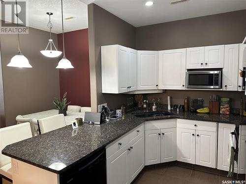 403 1901 Victoria Avenue, Regina, SK - Indoor Photo Showing Kitchen