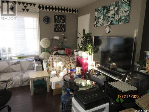 5 5011 James Hill Road, Regina, SK - Indoor Photo Showing Living Room