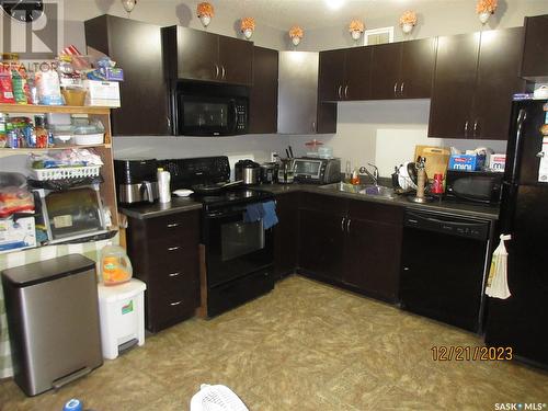 5 5011 James Hill Road, Regina, SK - Indoor Photo Showing Kitchen