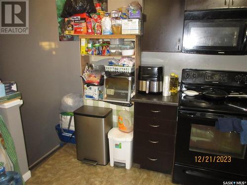 5 5011 James Hill Road, Regina, SK - Indoor Photo Showing Kitchen