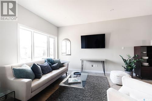 5210 Squires Road, Regina, SK - Indoor Photo Showing Living Room