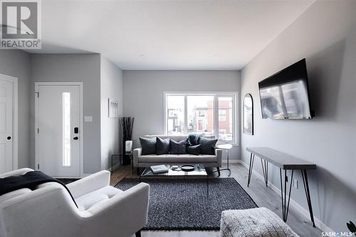 5210 Squires Road, Regina, SK - Indoor Photo Showing Living Room