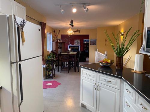 2101 Fort Sheppard Drive, Nelson, BC - Indoor Photo Showing Kitchen