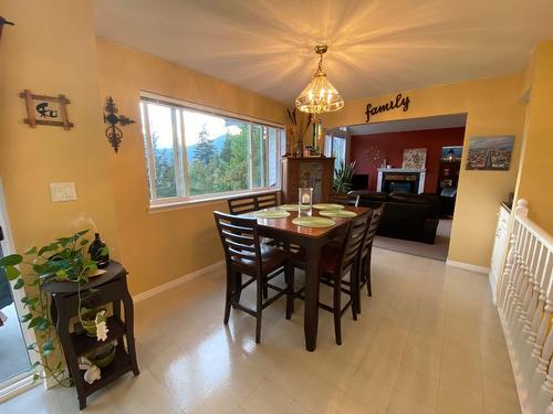 2101 Fort Sheppard Drive, Nelson, BC - Indoor Photo Showing Dining Room