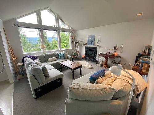 2101 Fort Sheppard Drive, Nelson, BC - Indoor Photo Showing Living Room