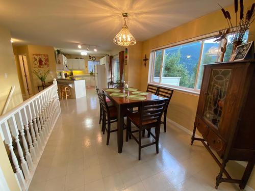 2101 Fort Sheppard Drive, Nelson, BC - Indoor Photo Showing Dining Room