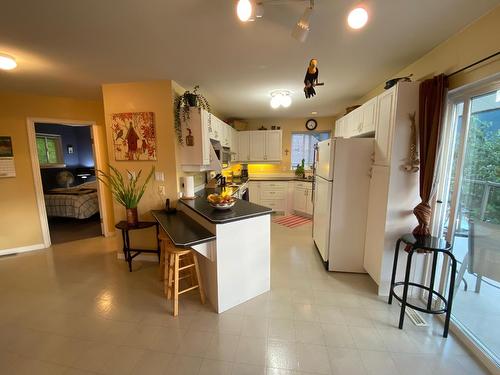 2101 Fort Sheppard Drive, Nelson, BC - Indoor Photo Showing Kitchen