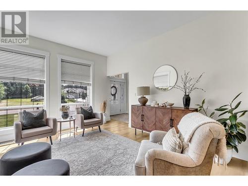 9384 Summerset Place, Prince George, BC - Indoor Photo Showing Living Room