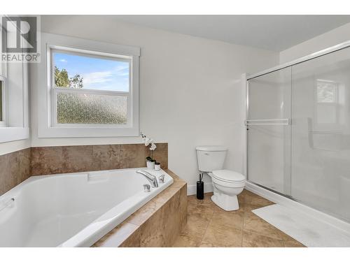 9384 Summerset Place, Prince George, BC - Indoor Photo Showing Bathroom