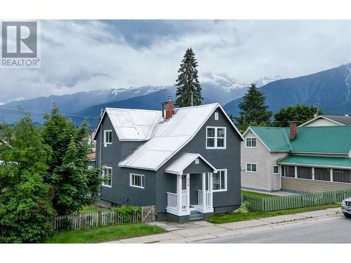 404 Townley Street, Revelstoke, BC - Outdoor With Facade