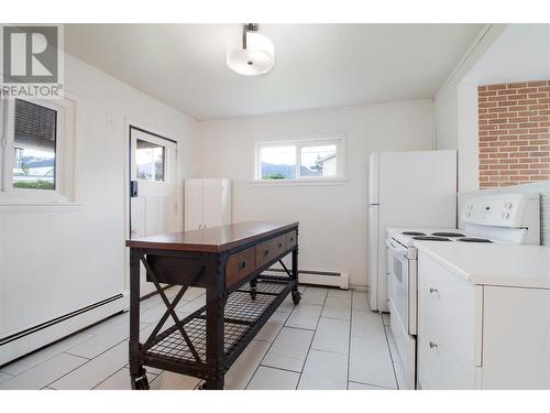 404 Townley Street, Revelstoke, BC - Indoor Photo Showing Laundry Room