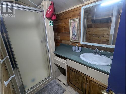 7780 Bentley Road, Anglemont, BC - Indoor Photo Showing Bathroom