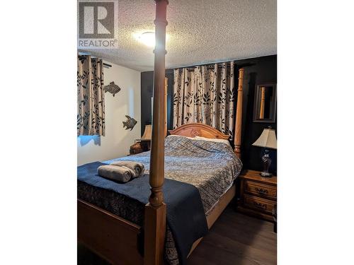 7780 Bentley Road, Anglemont, BC - Indoor Photo Showing Bedroom