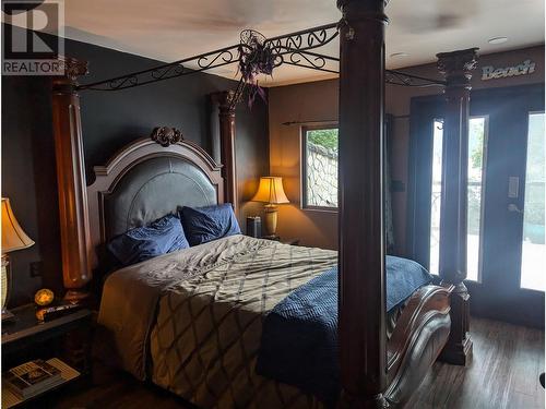 7780 Bentley Road, Anglemont, BC - Indoor Photo Showing Bedroom