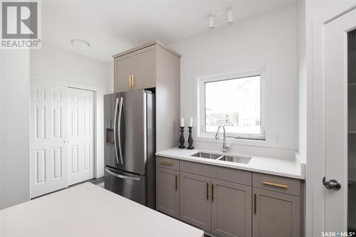 5206 Squires Road, Regina, SK - Indoor Photo Showing Kitchen With Double Sink