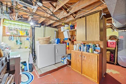 4664 Howard Avenue, Windsor, ON - Indoor Photo Showing Laundry Room