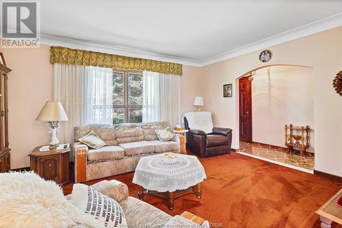 4664 Howard Avenue, Windsor, ON - Indoor Photo Showing Living Room