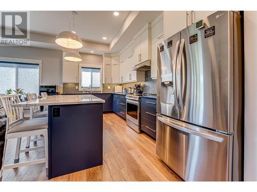 918 9 Avenue, Vernon, BC - Indoor Photo Showing Kitchen With Upgraded Kitchen