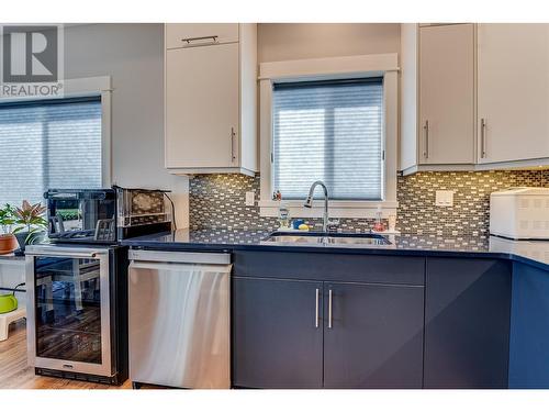 918 9 Avenue, Vernon, BC - Indoor Photo Showing Kitchen With Double Sink