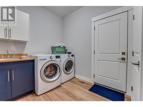 918 9 Avenue, Vernon, BC - Indoor Photo Showing Laundry Room