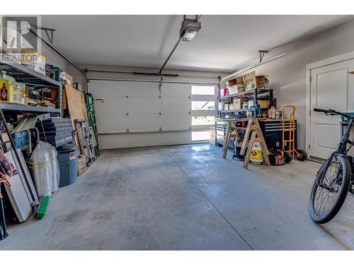 918 9 Avenue, Vernon, BC - Indoor Photo Showing Garage