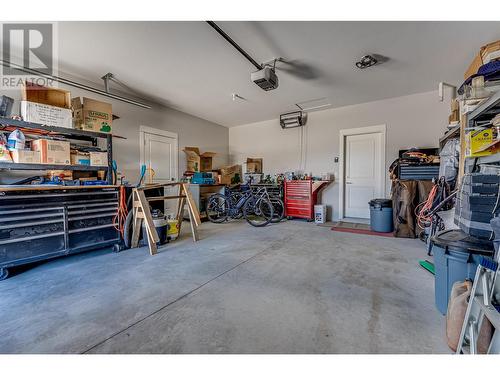 918 9 Avenue, Vernon, BC - Indoor Photo Showing Garage