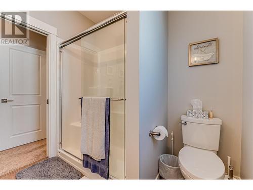 918 9 Avenue, Vernon, BC - Indoor Photo Showing Bathroom