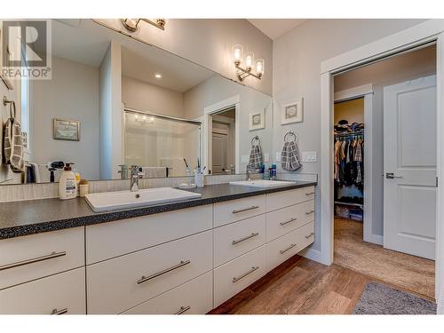 918 9 Avenue, Vernon, BC - Indoor Photo Showing Bathroom