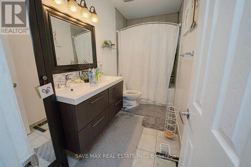 51 Almond Road, London, ON - Indoor Photo Showing Bathroom