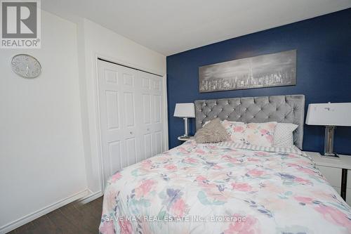 51 Almond Road, London, ON - Indoor Photo Showing Bedroom